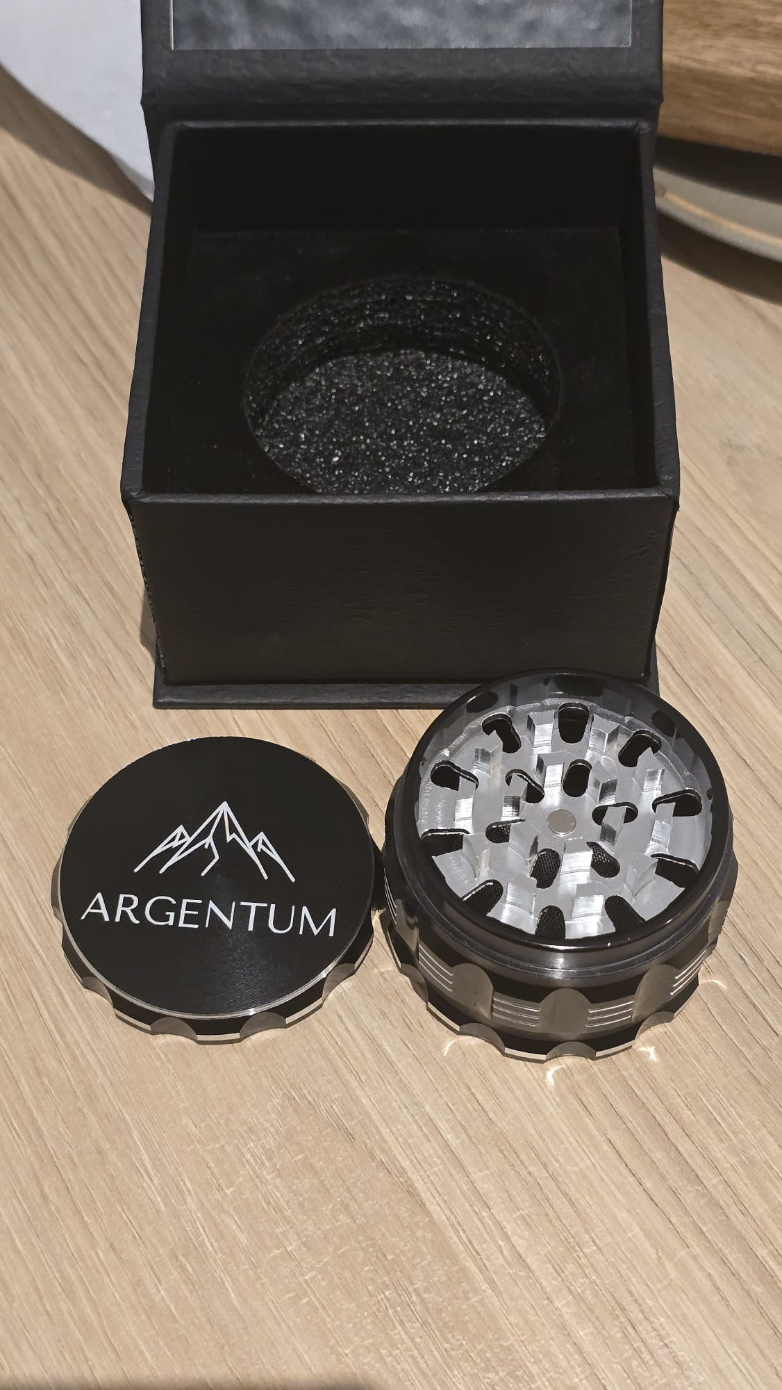 Close-up of the ARGENTUM grinding chamber showing the T-shaped saw teeth